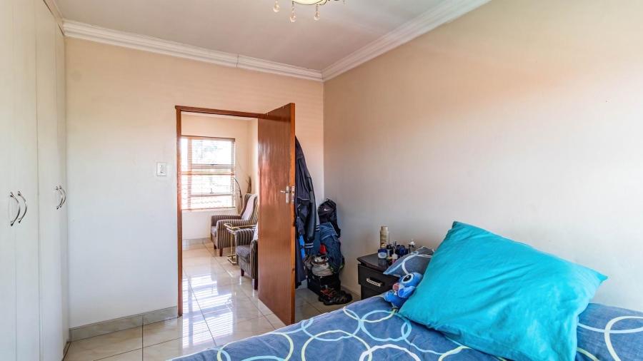 5 Bedroom Property for Sale in Lakefield Gauteng