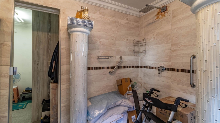 5 Bedroom Property for Sale in Lakefield Gauteng