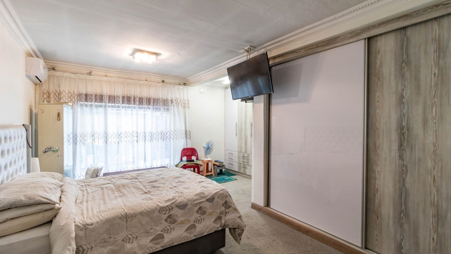 5 Bedroom Property for Sale in Lakefield Gauteng