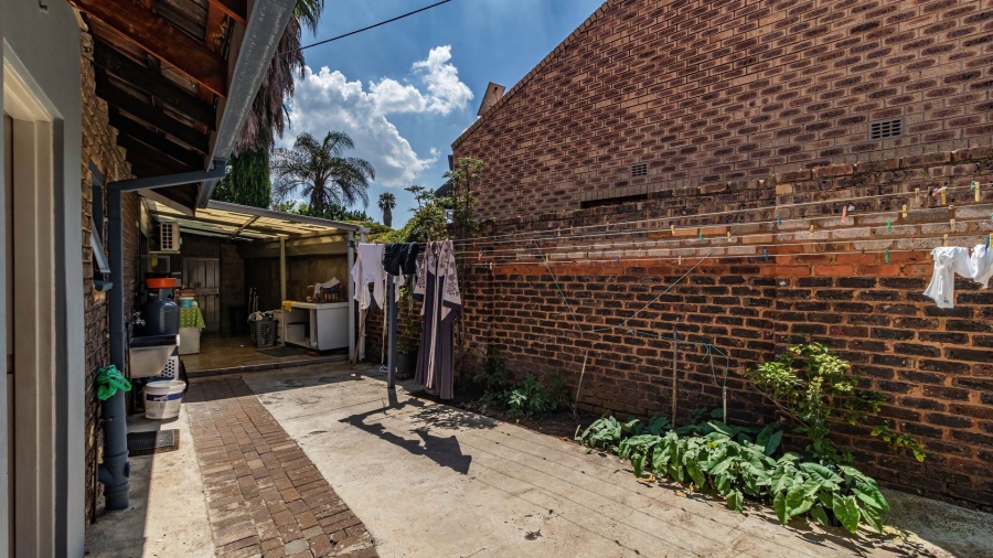 5 Bedroom Property for Sale in Lakefield Gauteng