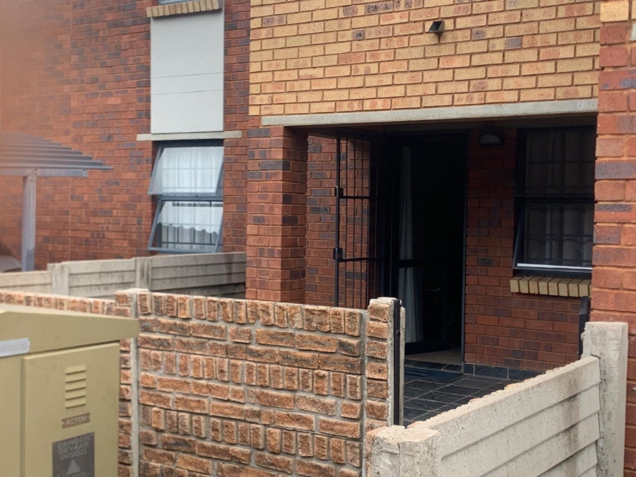 2 Bedroom Property for Sale in Alveda Park Gauteng