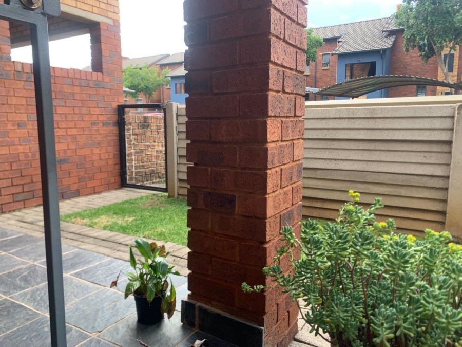 2 Bedroom Property for Sale in Alveda Park Gauteng