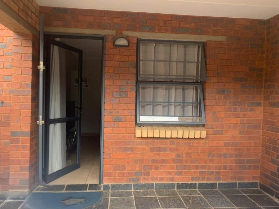 2 Bedroom Property for Sale in Alveda Park Gauteng