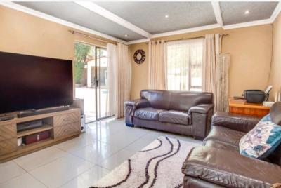 4 Bedroom Property for Sale in Meadowhurst Gauteng