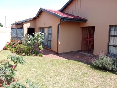 5 Bedroom Property for Sale in Diepkloof Zone 2 Gauteng