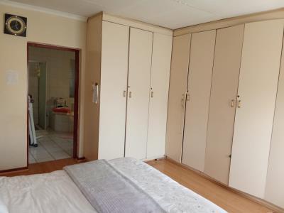 5 Bedroom Property for Sale in Diepkloof Zone 2 Gauteng