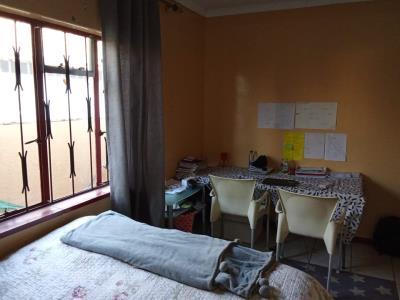 5 Bedroom Property for Sale in Diepkloof Zone 2 Gauteng