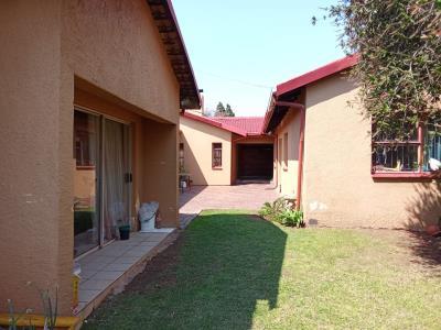 5 Bedroom Property for Sale in Diepkloof Zone 2 Gauteng