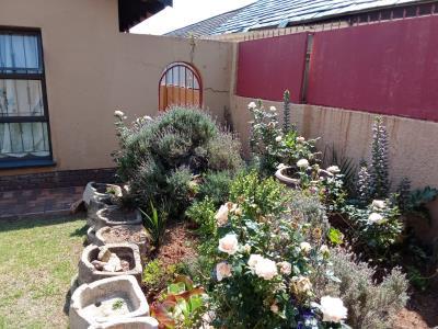 5 Bedroom Property for Sale in Diepkloof Zone 2 Gauteng