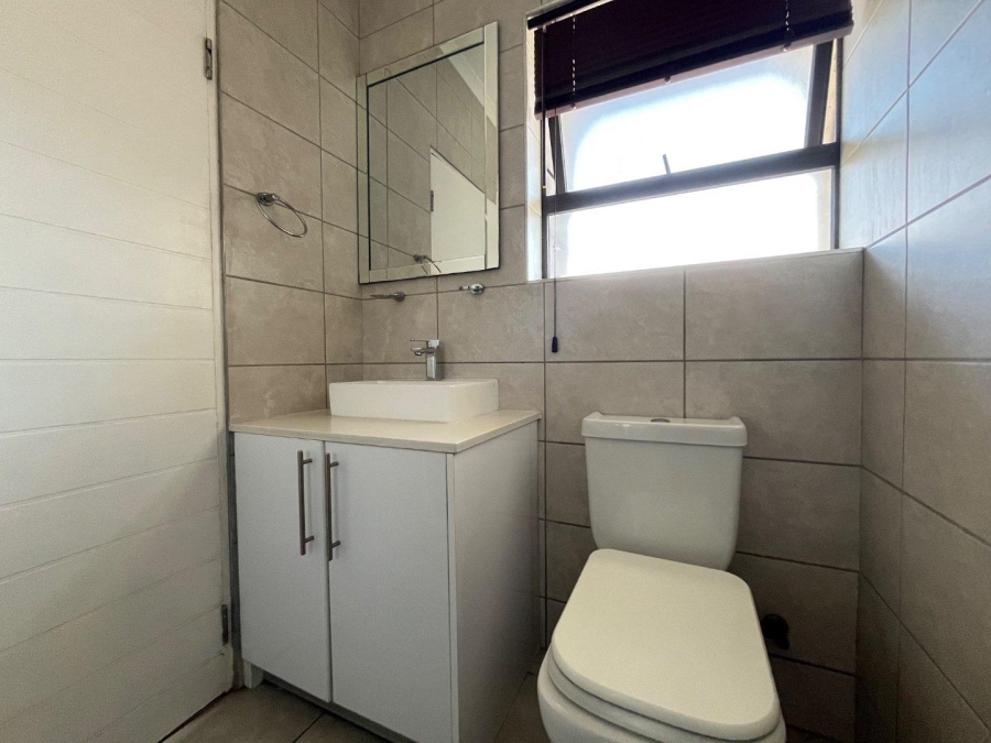 To Let 2 Bedroom Property for Rent in Edenvale Gauteng