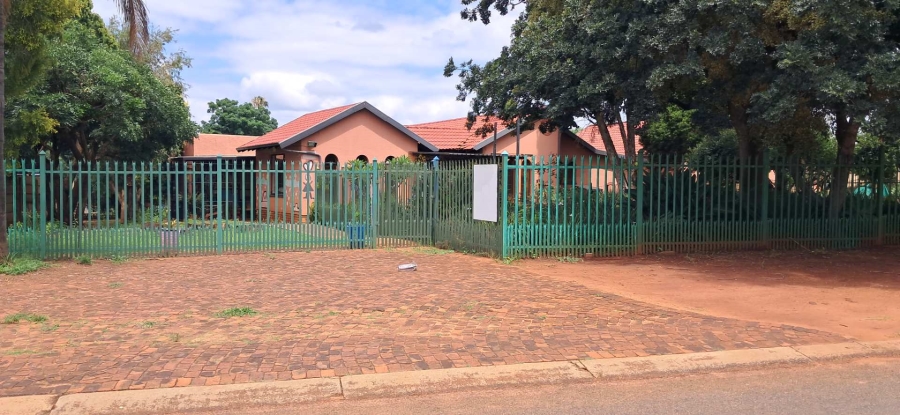 5 Bedroom Property for Sale in Clarina Gauteng