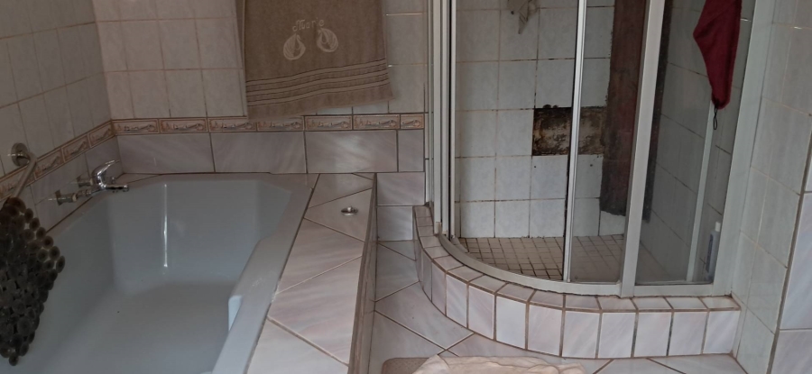 5 Bedroom Property for Sale in Clarina Gauteng