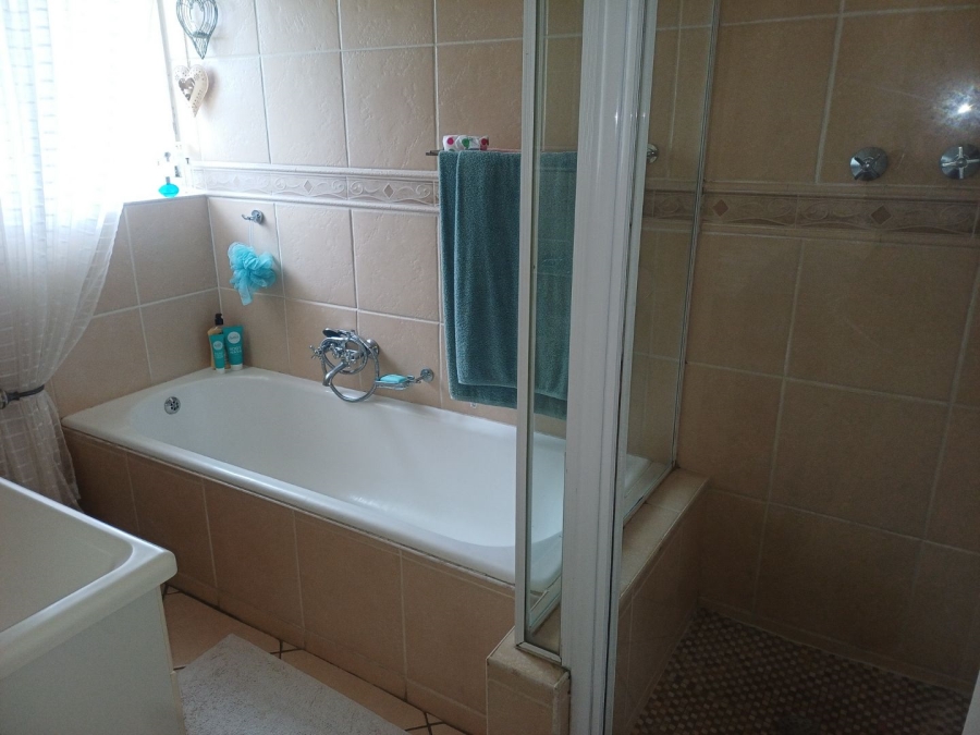 3 Bedroom Property for Sale in Birchleigh Gauteng