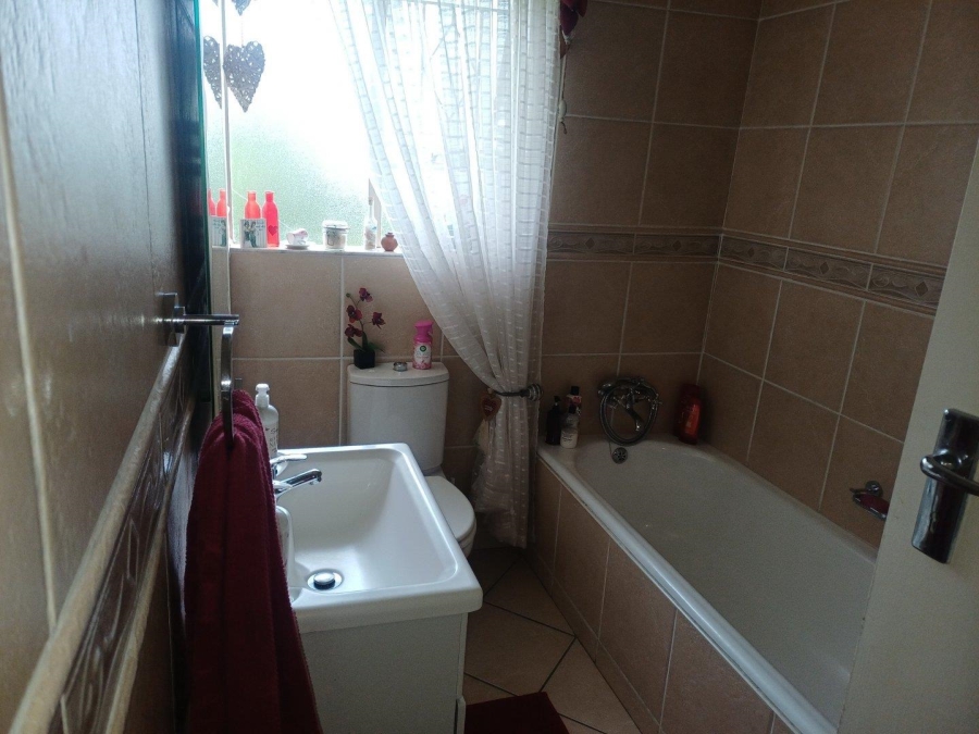 3 Bedroom Property for Sale in Birchleigh Gauteng