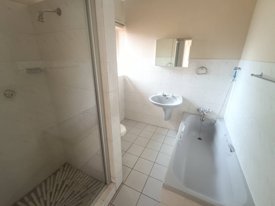 2 Bedroom Property for Sale in Zwartkop Gauteng