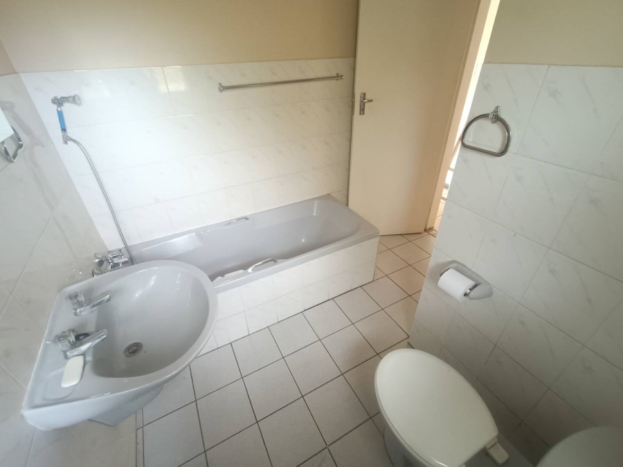 2 Bedroom Property for Sale in Zwartkop Gauteng