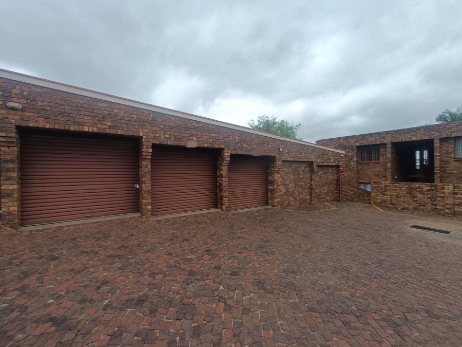 2 Bedroom Property for Sale in Zwartkop Gauteng