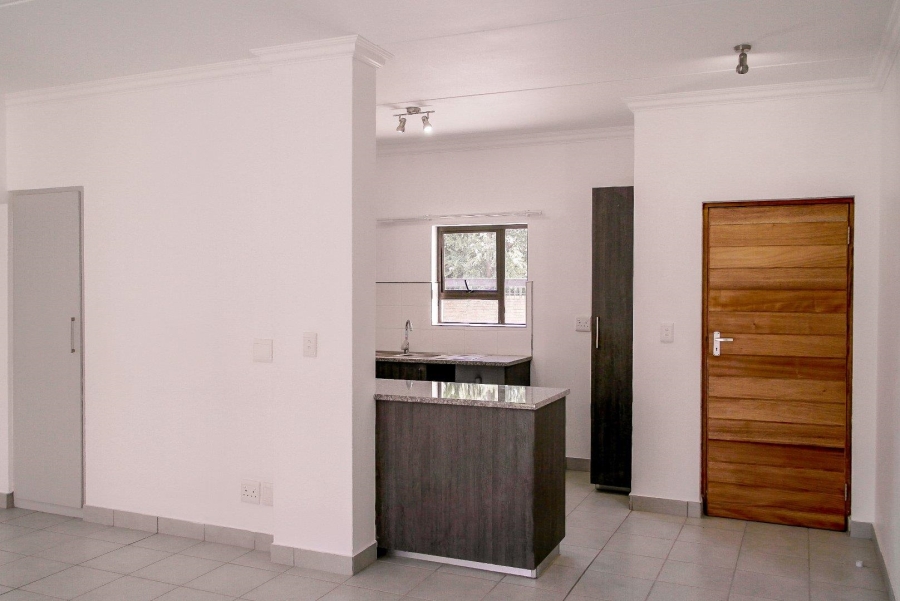 To Let 2 Bedroom Property for Rent in New Redruth Gauteng