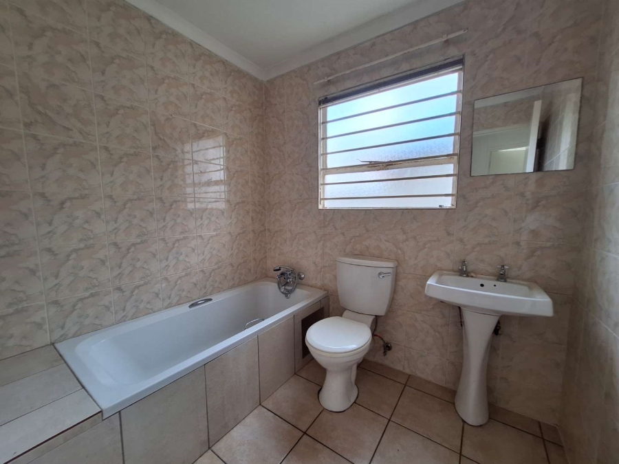 To Let 3 Bedroom Property for Rent in Weltevreden Park Gauteng