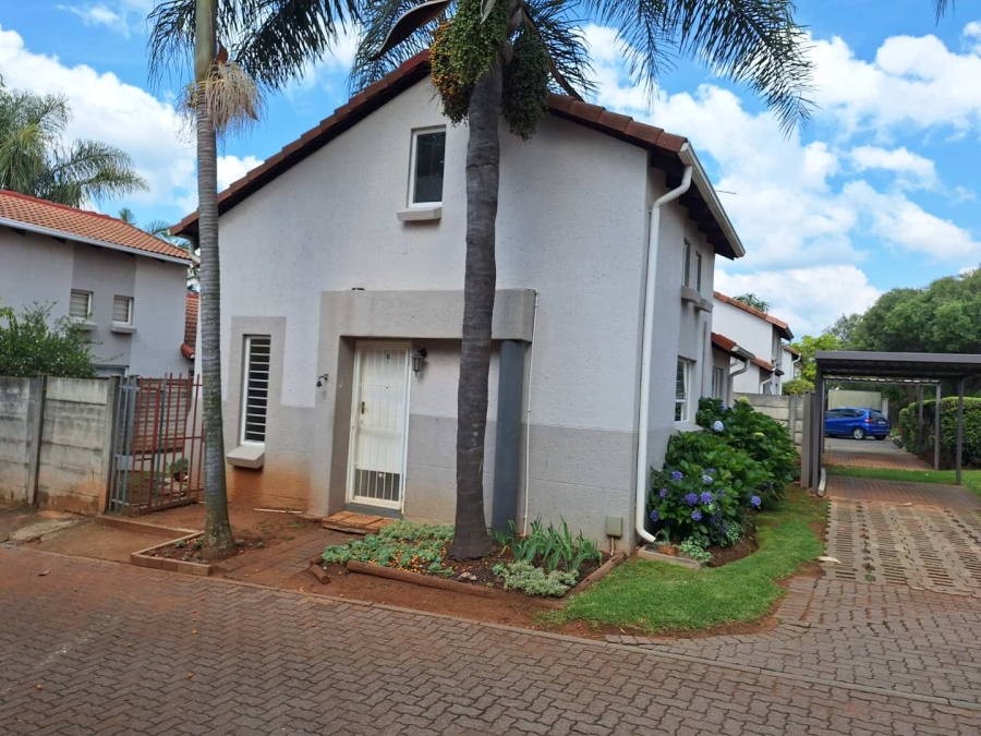 To Let 3 Bedroom Property for Rent in Weltevreden Park Gauteng