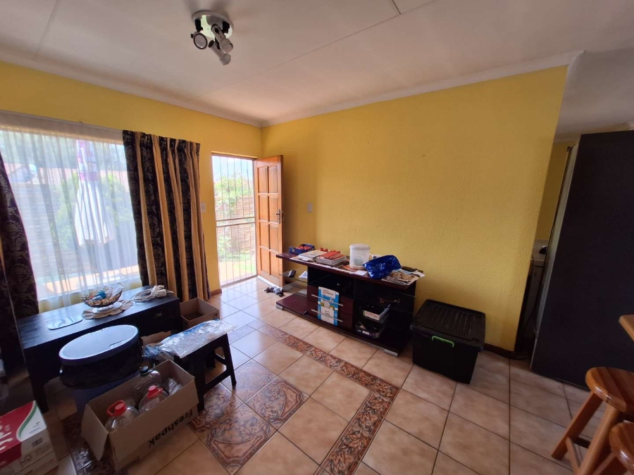 To Let 2 Bedroom Property for Rent in Weltevreden Park Gauteng