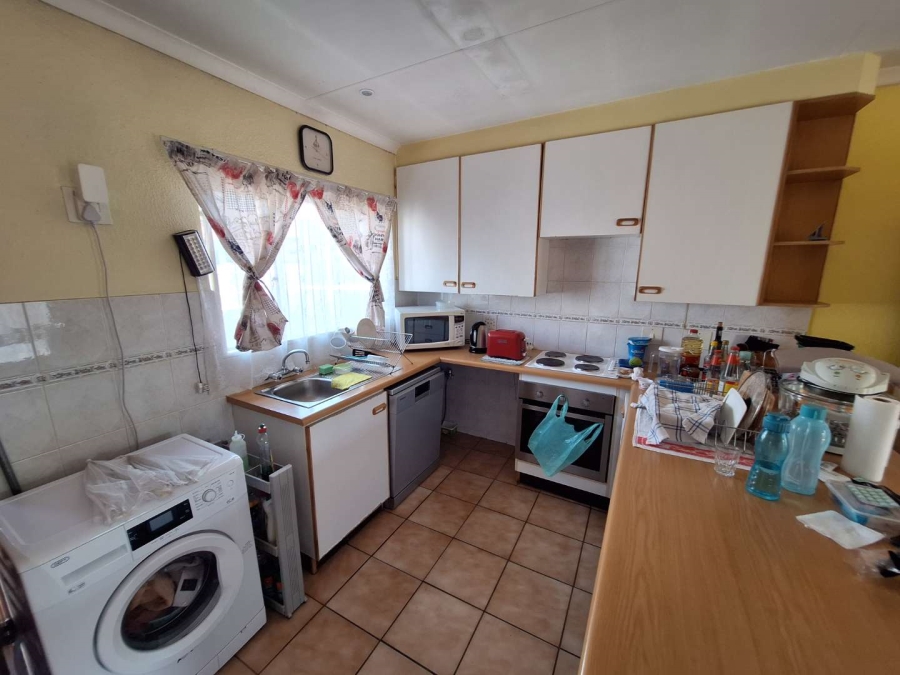 To Let 2 Bedroom Property for Rent in Weltevreden Park Gauteng