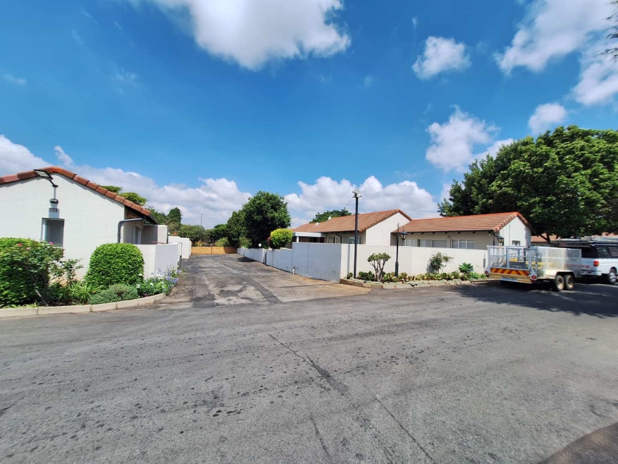 To Let 2 Bedroom Property for Rent in Weltevreden Park Gauteng