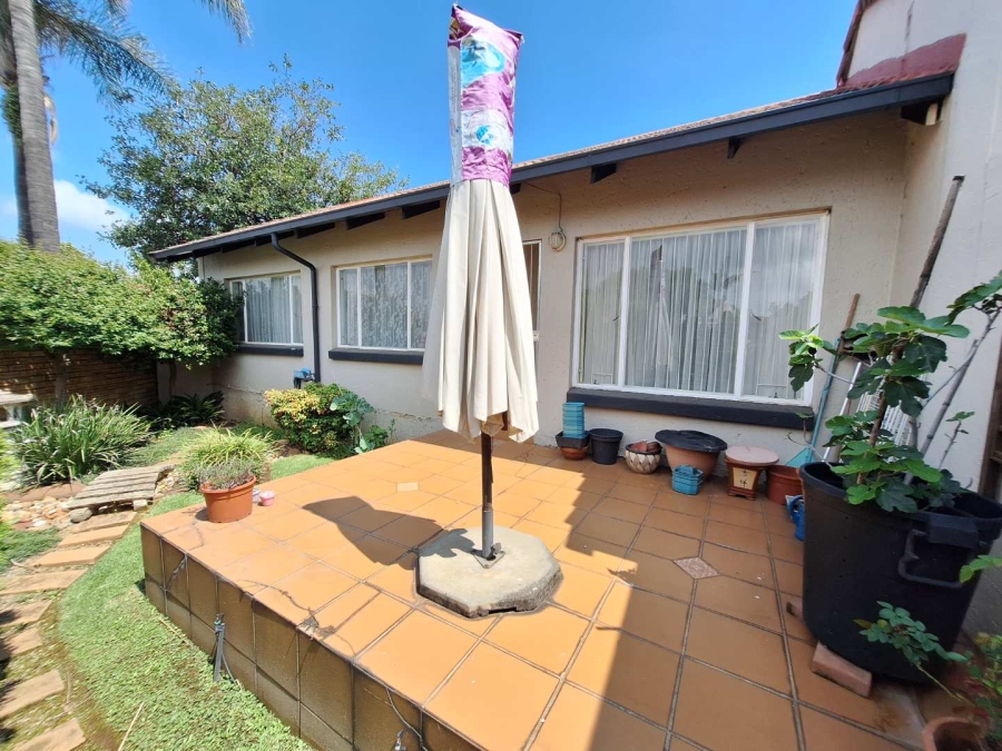 To Let 2 Bedroom Property for Rent in Weltevreden Park Gauteng
