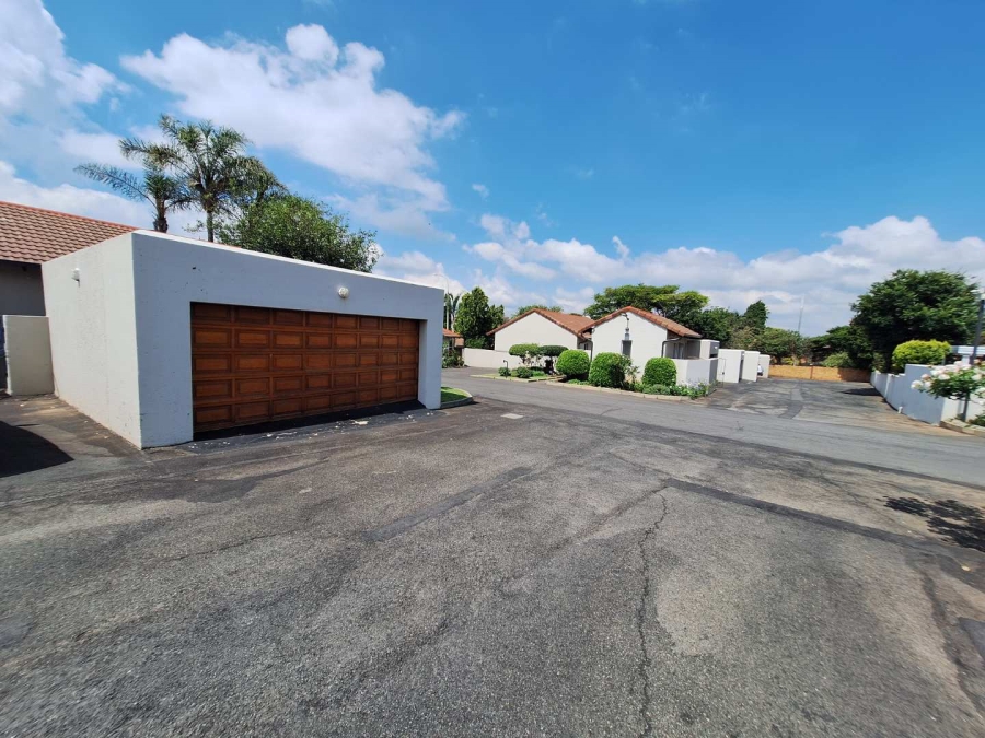 To Let 2 Bedroom Property for Rent in Weltevreden Park Gauteng