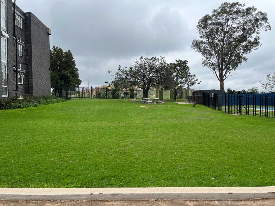 To Let 2 Bedroom Property for Rent in Constantia Kloof Gauteng