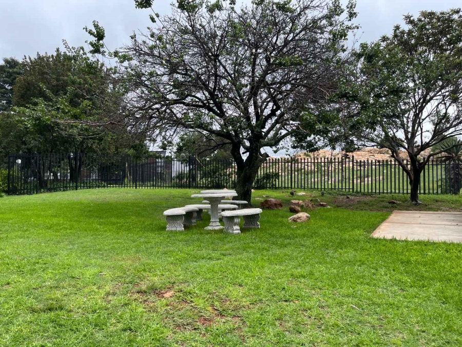 To Let 2 Bedroom Property for Rent in Constantia Kloof Gauteng