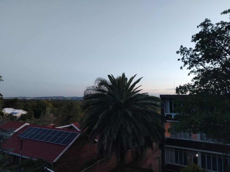 To Let 2 Bedroom Property for Rent in Waverley Gauteng