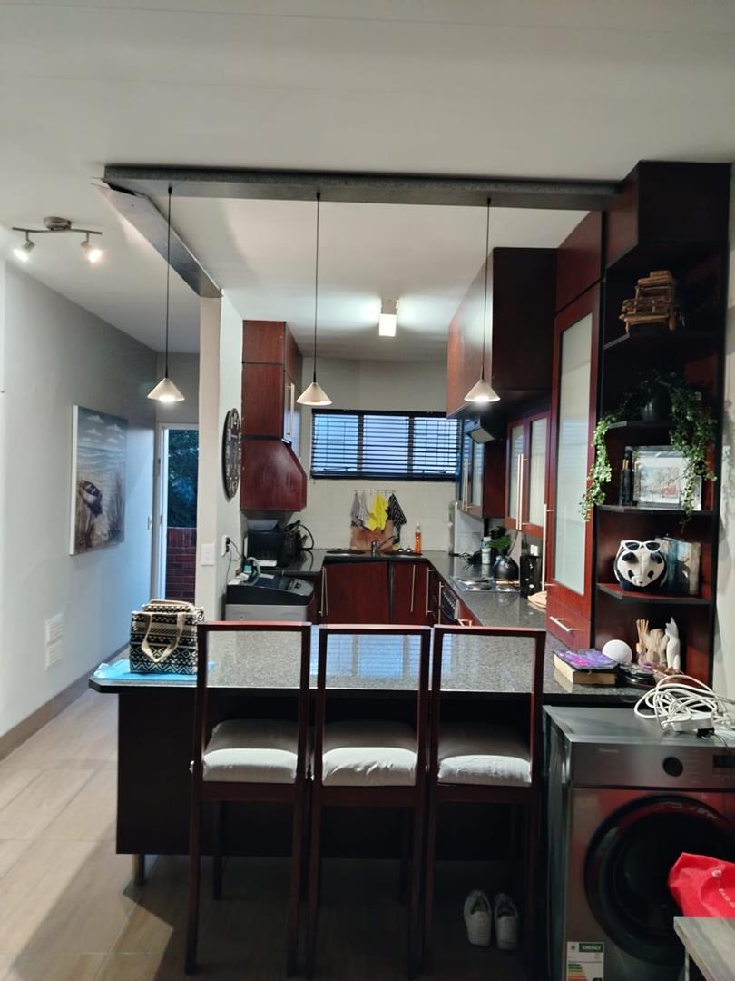 To Let 2 Bedroom Property for Rent in Waverley Gauteng