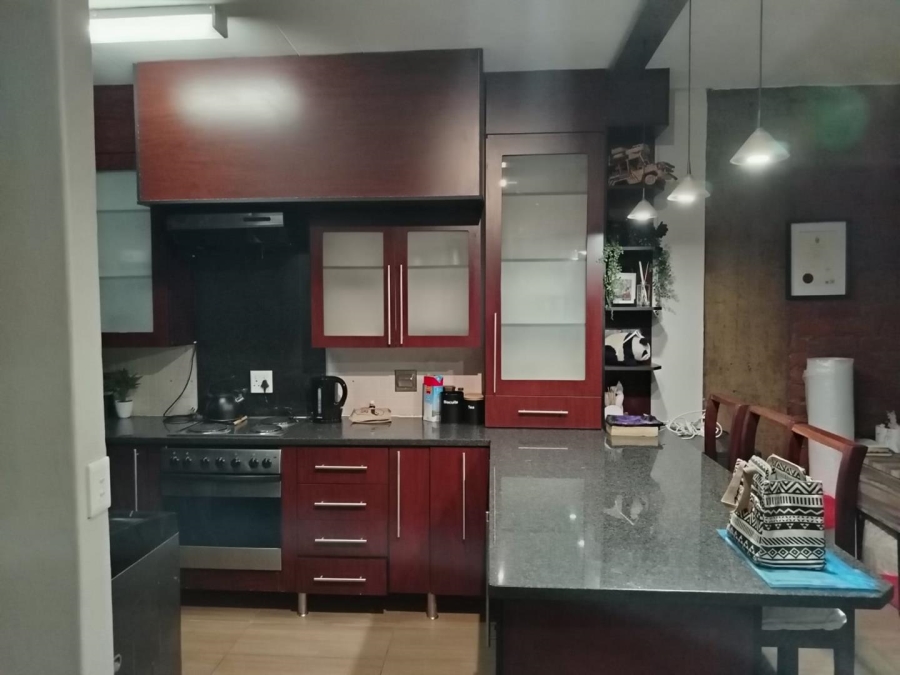 To Let 2 Bedroom Property for Rent in Waverley Gauteng