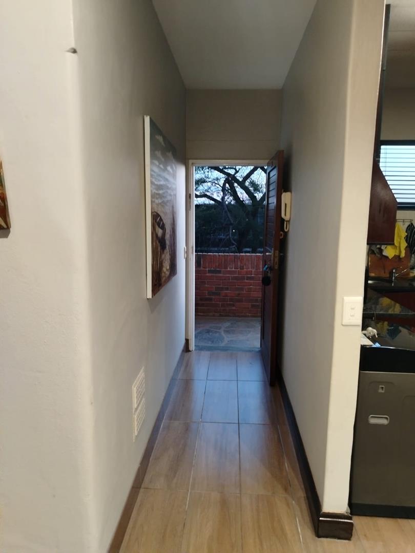 To Let 2 Bedroom Property for Rent in Waverley Gauteng