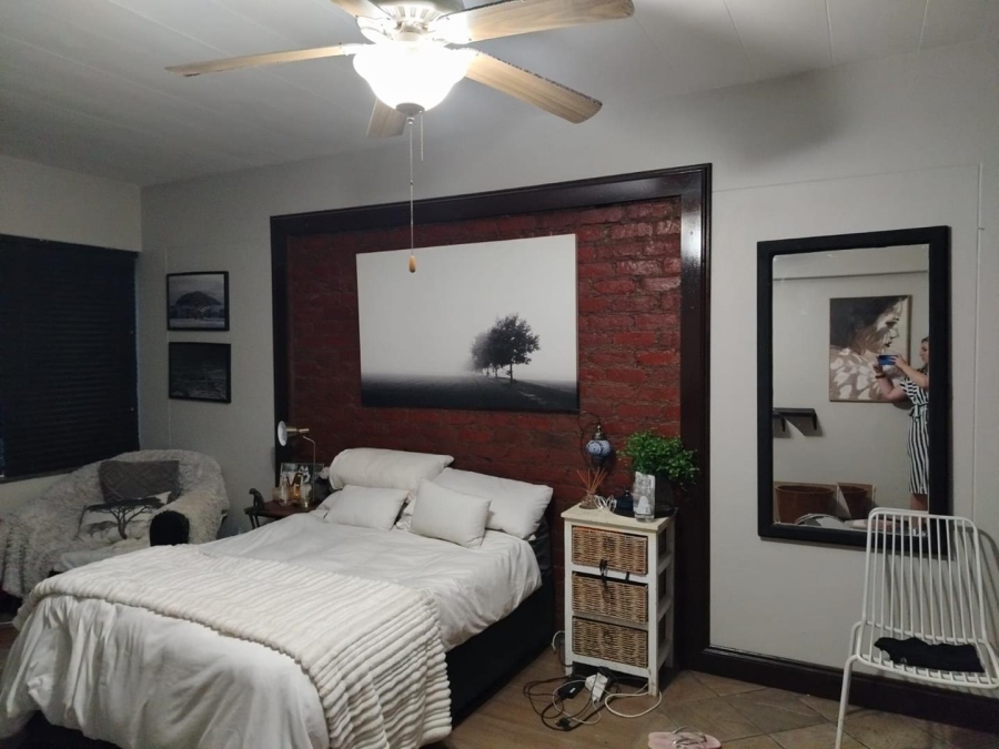 To Let 2 Bedroom Property for Rent in Waverley Gauteng