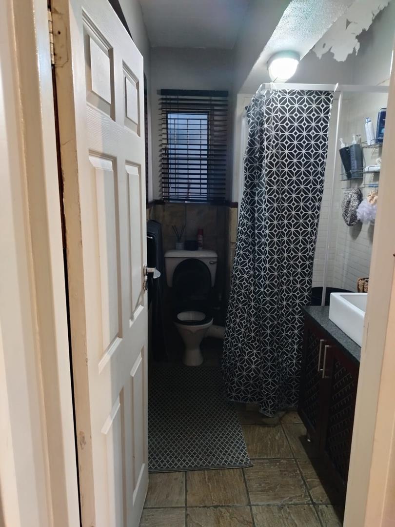 To Let 2 Bedroom Property for Rent in Waverley Gauteng