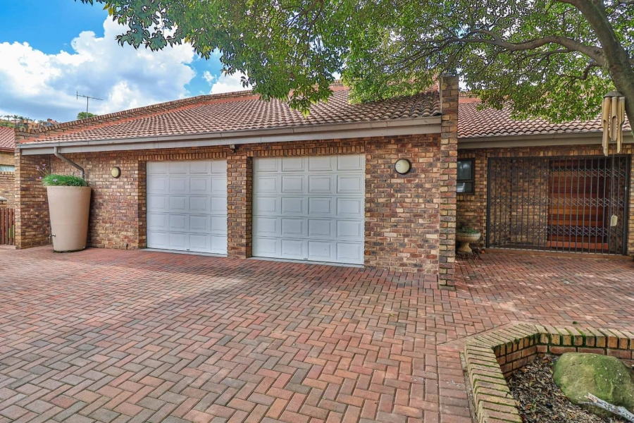 3 Bedroom Property for Sale in Glenvista Gauteng