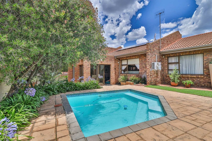 3 Bedroom Property for Sale in Glenvista Gauteng