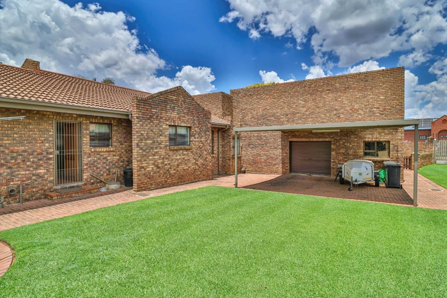 3 Bedroom Property for Sale in Glenvista Gauteng