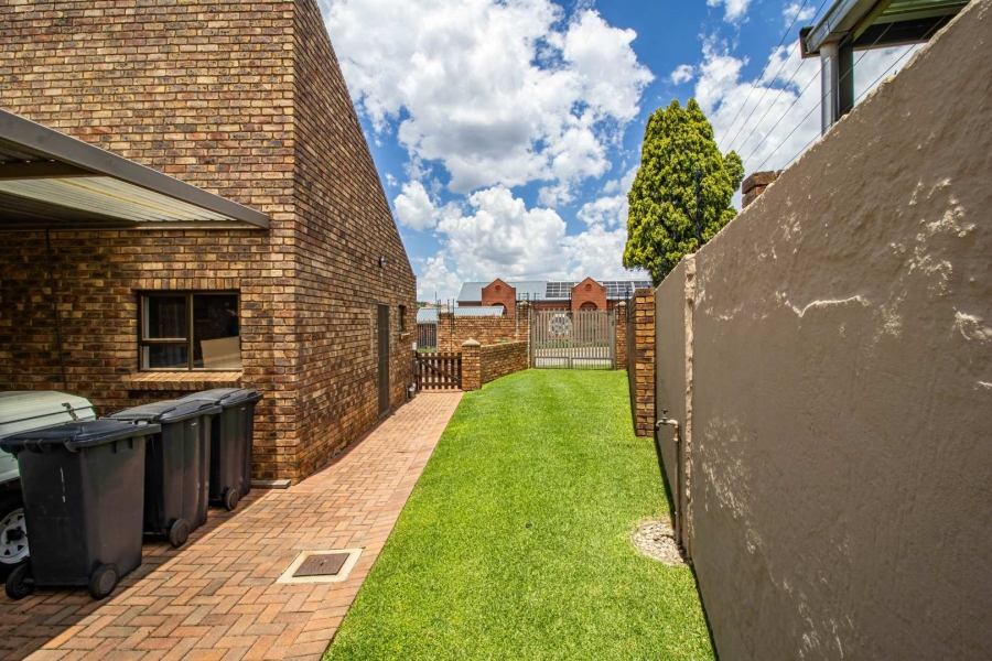 3 Bedroom Property for Sale in Glenvista Gauteng