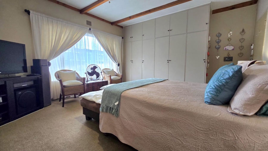 4 Bedroom Property for Sale in South Crest Gauteng