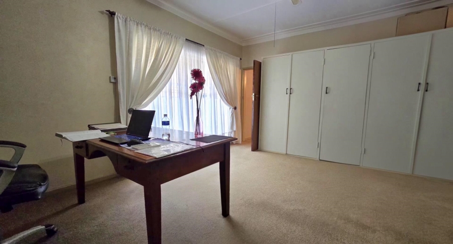 4 Bedroom Property for Sale in South Crest Gauteng