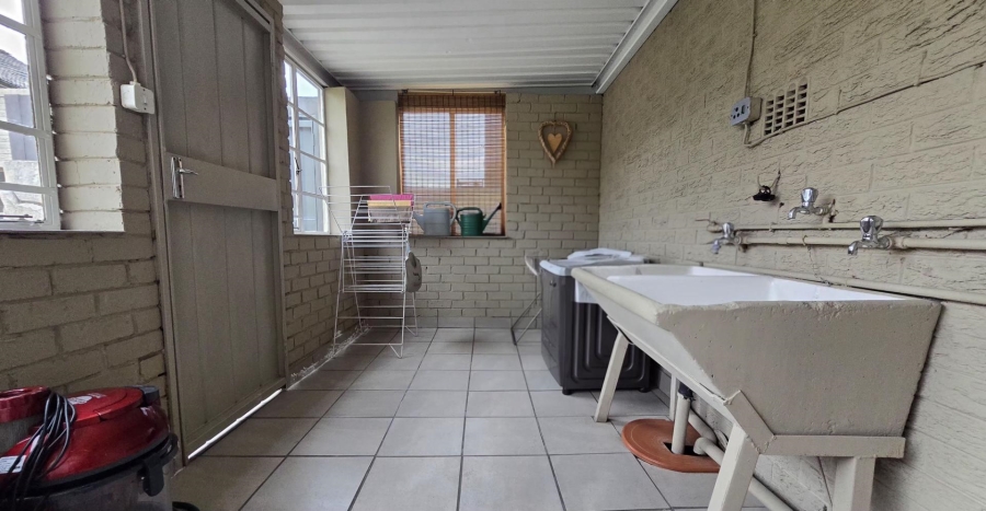 4 Bedroom Property for Sale in South Crest Gauteng
