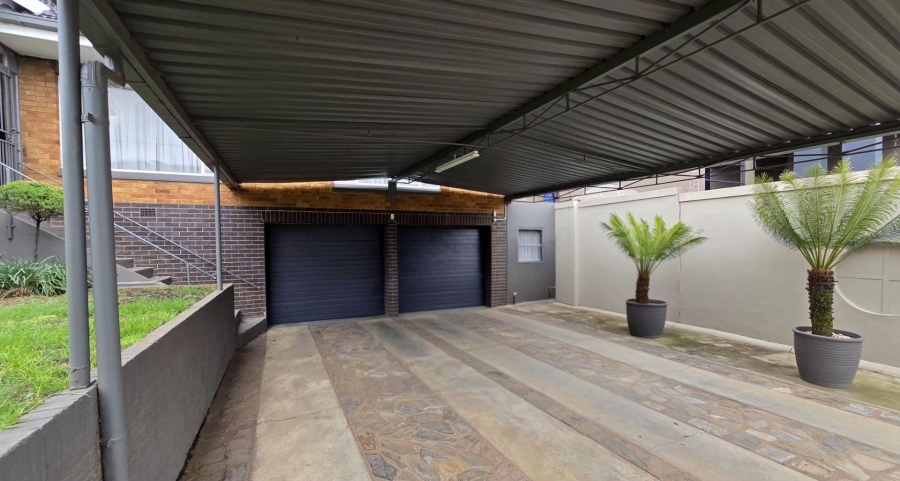 4 Bedroom Property for Sale in South Crest Gauteng