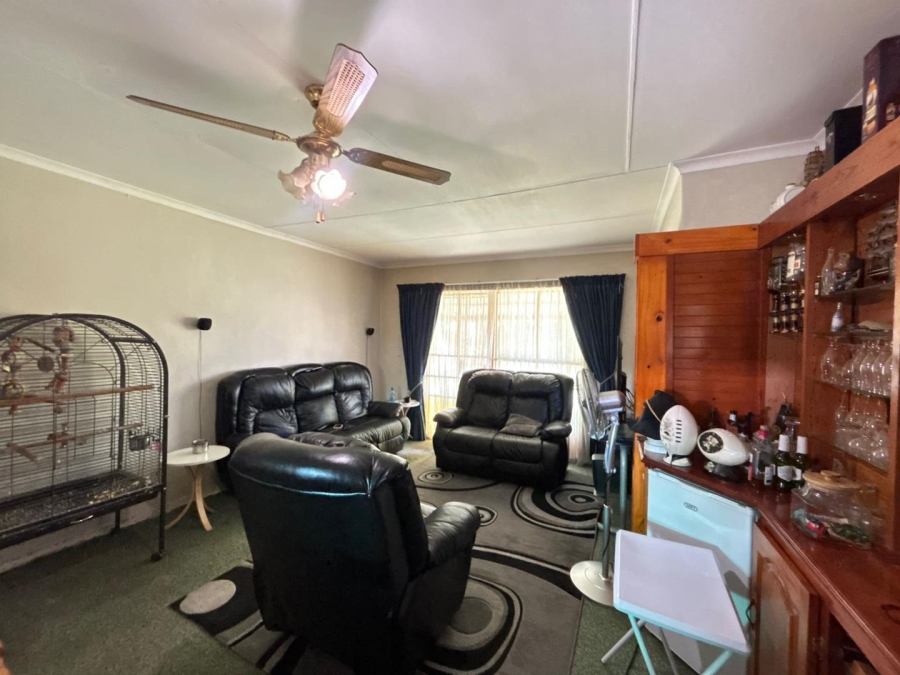 4 Bedroom Property for Sale in Beyerspark Gauteng