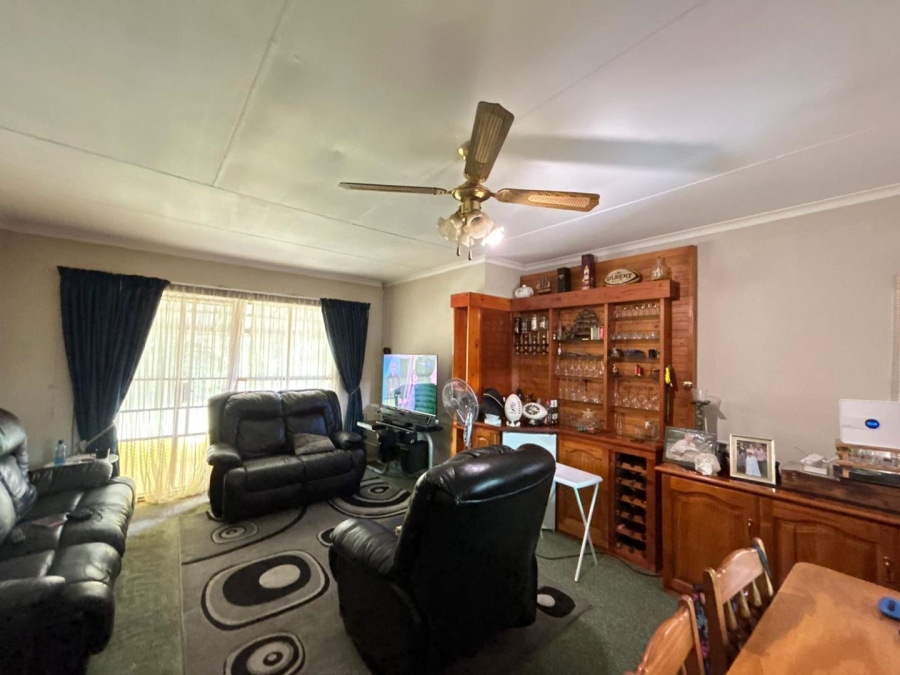 4 Bedroom Property for Sale in Beyerspark Gauteng