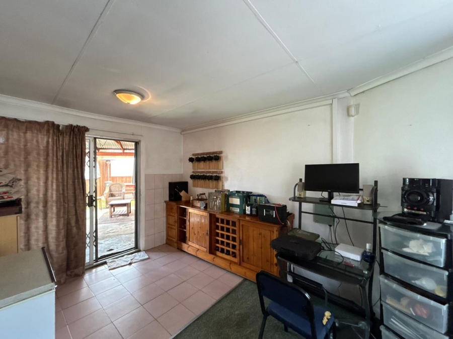 4 Bedroom Property for Sale in Beyerspark Gauteng