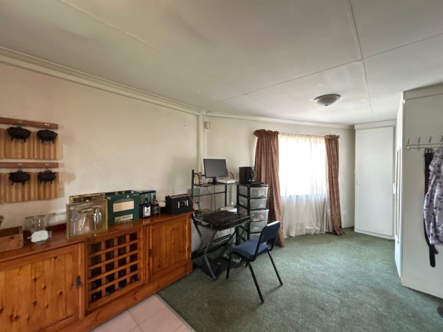 4 Bedroom Property for Sale in Beyerspark Gauteng