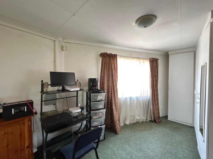 4 Bedroom Property for Sale in Beyerspark Gauteng